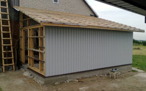 Dengiu stogus, atlieku įvairius skardinimo darbus, montuoju lietaus nubėgimo sistemą