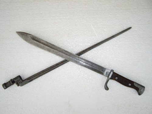 Parduoda antikvarinius šautuvų durtuvus.