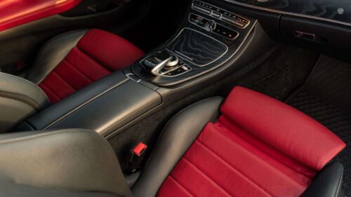 Restauruojame automobiliu salonus