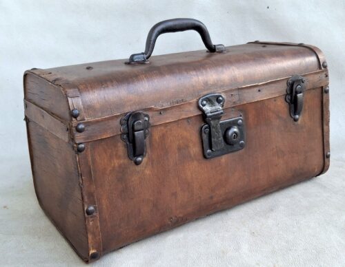 Unikalus XIX a.- tarpukario Daktaro lagaminėlis