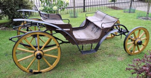 Antikvarinė Brička lineika – karieta be stogo
